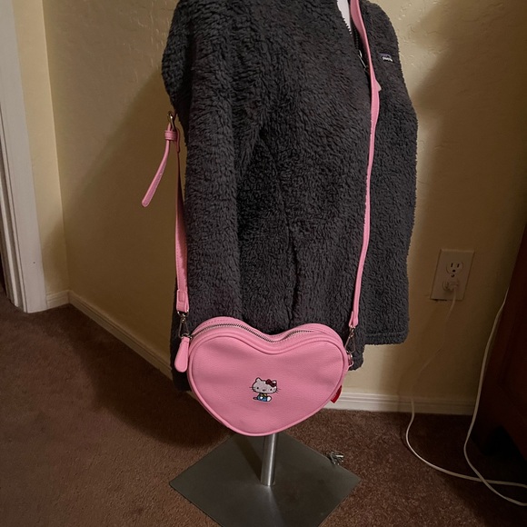 Hello Kitty Pink Heart Crossbody Bag - Picture 1 of 14